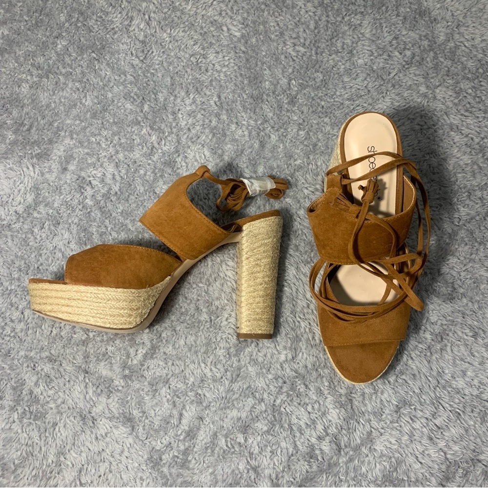 Shoe Dazzle Brown Suede Platform Heels